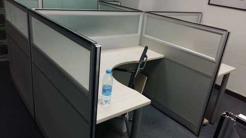 怎样安装办公室隔断桌插座？桌面屏风办公桌