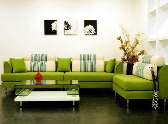 客厅用绿色沙发（客厅绿色沙发搭配什么颜色窗帘）