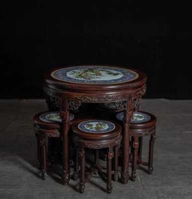 红木圆桌圆椅子餐桌（红木家具圆桌）