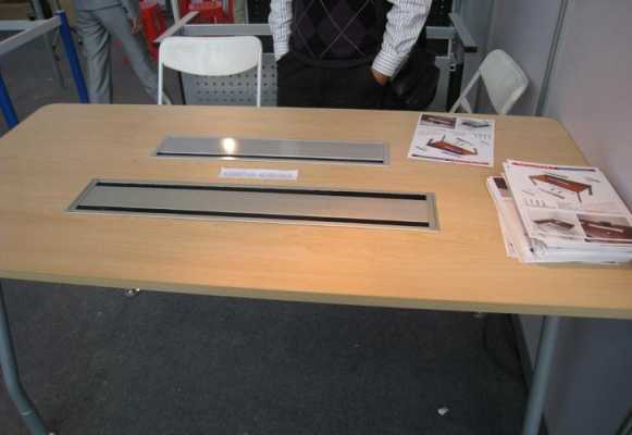会议桌中间的凹槽叫什么？办公桌桌面线槽