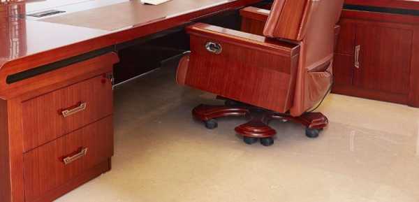 红柚木办公桌怎么组装？（办公桌怎么组装）