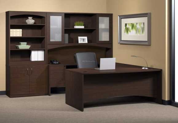 如何放置办公室办公桌书柜？（小办公室书柜摆设）